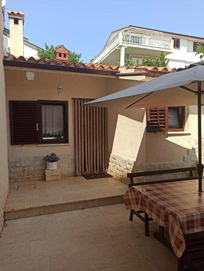 Adria Apartments Pula Exterior foto